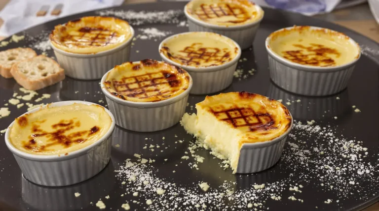 Petits flans au thon très faciles : une entrée fondante prête seulement avec les ingrédients du placard Petits flans au thon très faciles : une entrée fondante prête seulement avec les ingrédients du placard